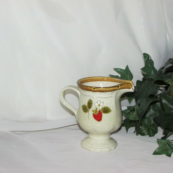 Mikasa Strawberry Festival Stoneware Creamer EB801 Vintage Cottagecore - Picture 3 of 9